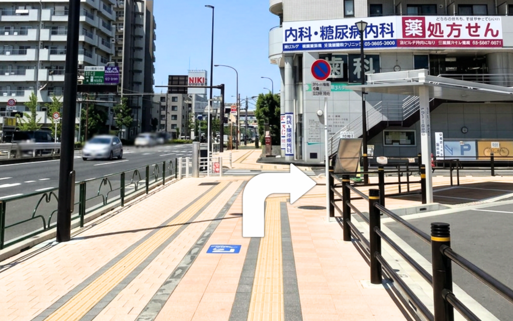 北綾瀬駅前